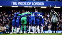 Para pemain Chelsea berkumpul sebelum pertandingan Liga Inggris antara Chelsea dan Brentford di Stamford Bridge di London pada 17 Januari 2026. (Henry NICHOLLS/AFP)
