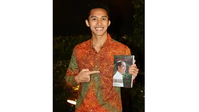 5 Penampilan Jonatan Christie Pakai Batik, Semakin Gagah