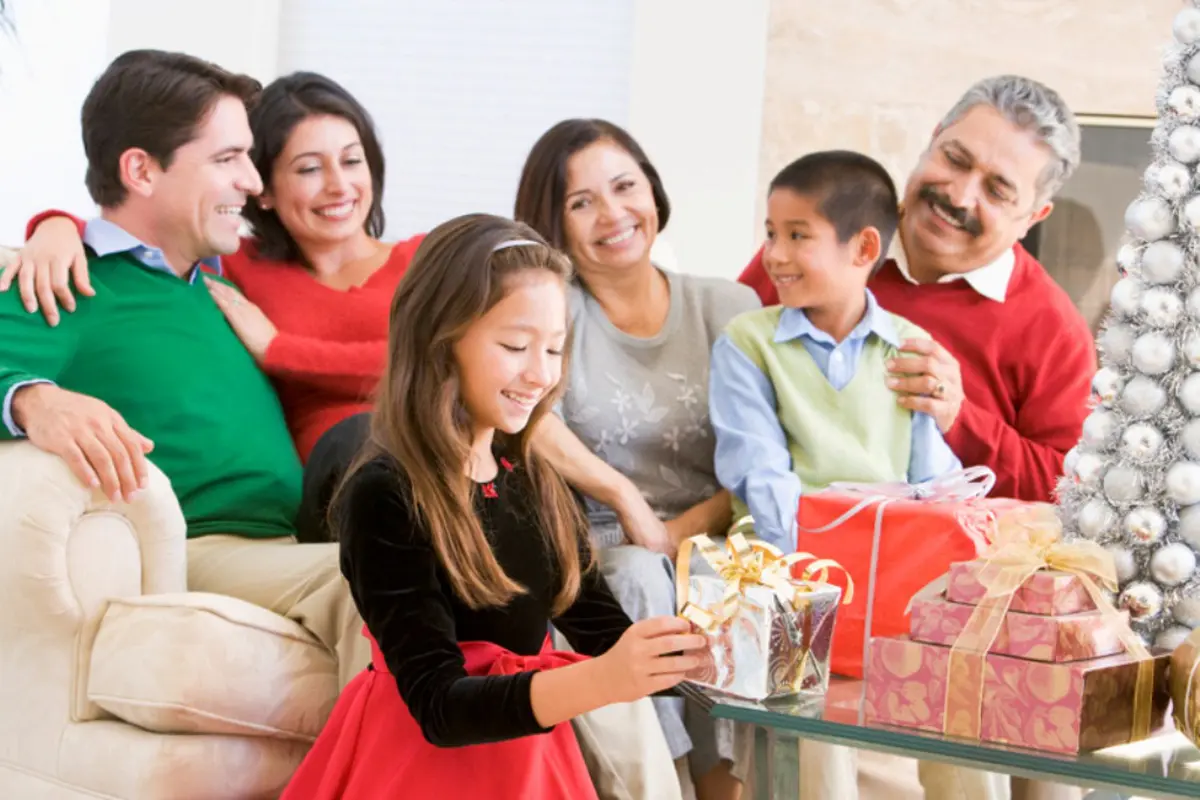 5 Siasat Hadapi Pertanyaan Menyebalkan Saat Kumpul Hari Natal
