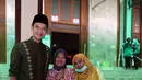 Sebagai umat muslim, aktor 36 tahun itu berharap membersihkan Masjid tidak hanya dilakukan mendekati bulan suci Ramadhan. Apalagi ia mengingatkan bahwa kebersihan sebagian dari iman. (Nurwahyunan/Bintang.com)