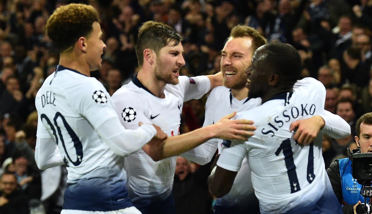 Selebrasi pemain Tottenham Hotspur usai Eriksen membobol gawang Inter Milan di menit ke-80 pada laga lanjutan Liga Champions yang berlangsung di stadion Wembley, Inggris, Kamis (29/11). Tottenham Hotspur menang 1-0 atas Inter Milan (AFP/Ben Stansall)
