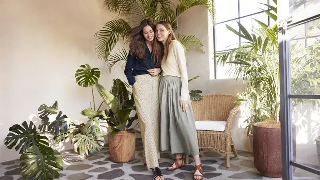 Padu Padan Gaya French Chic ala Model Asal Prancis untuk Look yang Effortless