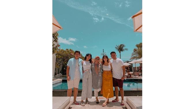 Jarang Tersorot, Ini 6 Potret Sultan Harsya Adik Kesha Ratuliu (sumber: Instagram.com/kesharutuliu05)