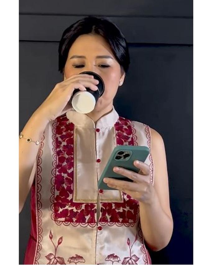 Awet Muda di Usia 46 Tahun, Ini 7 Momen Veronica Tan Jalani Pemotretan Tema Imlek