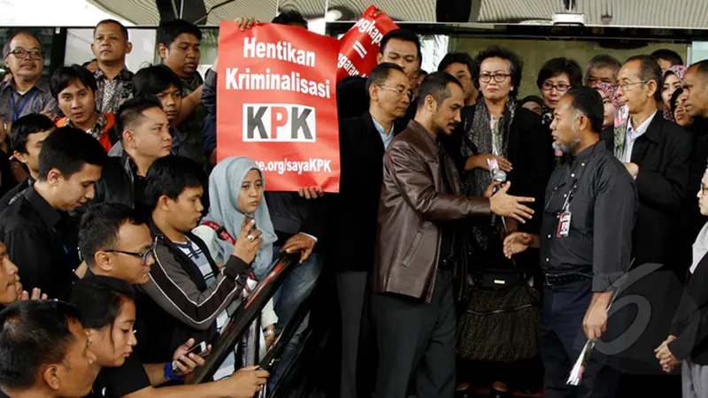 Penuhi Panggilan Mabes Polri, Staff KPK Iringi Bambang Widjojanto 