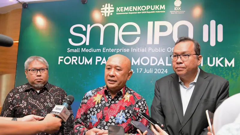 Menteri Koperasi dan UKM (MenKopUKM) Teten Masduki dalam Forum Pasar Modal yang merupakan rangkaian program SME IPO kerja sama antara Kementerian Koperasi dan UKM (KemenKopUKM) bersama BEI di Surabaya, Jawa Timur, Rabu (17/7/2024). (Dok Kemenkop)