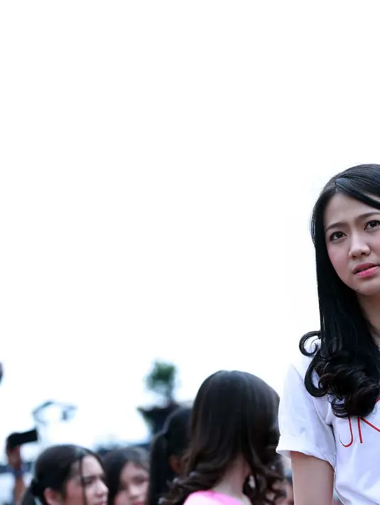 Pesona dari JKT48 membuat para Wota (sebutan untuk fans JKT48) memadati area Balai Sudirman di acara Handshake Festival 'Refrain Penuh Harapan'. (Deki Prayoga/Bintang.com)