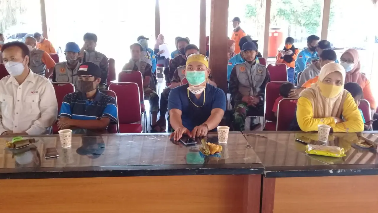 Puluhan relawan Banyumas dan Cilacap mengikuti sinau bareng pelaporan jurnalistik dan penanganan medis untuk korban bencana di Sumpiuh, Banyumas, Jawa Tengah. (Foto: Liputan6.com/Dok. Relawan Banyumas)