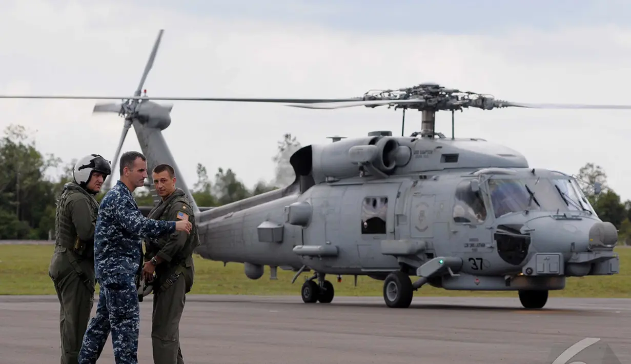 Personel Angkatan Laut Amerika tiba di Lanud Iskandar pangkalan Bun untuk meninjau langsung evakuasi pesawat AirAsia QZ8501, Kalteng, Selasa (6/1/2015). (Liputan6.com/Andrian M Tunay)