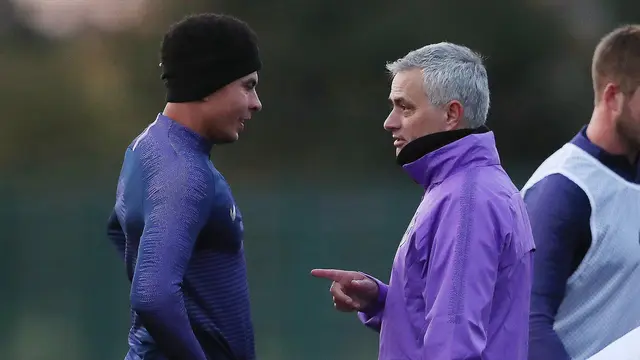 Manajer Tottenham Hotspur, Jose Mourinho (kanan) dan Dele Alli (@spursofficial)