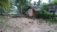 Hujan lebat menyebabkan Sungai Nasal di Kabupaten Kaur Bengkulu meluap. (Yuliardi Hardjo Putro/Liputan6.com)