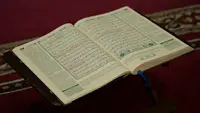 Ilustrasi Al-Qur'an. (Photo by Masjid Pogung Raya on Unsplash)