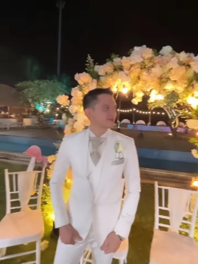 Menikah Lagi, Ini 6 Potret Rezky Aditya dan Citra Kirana Pakai Baju Pengantin