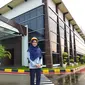 Riska Yunita, lulus dari SMK Jateng tahun 2019 menjadi karyawan tetap sebagai Staf Logistic and Export Import Control (LEIC) di PT Komatsu Undercarriage Indonesia Cikarang.