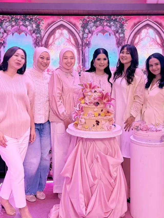 Almira Yudhoyono saat Pesta Ulang Tahun Sweet Seventeen. [@febi_gk]