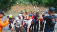 Bocah Hanyut di Sungai Cigede Ditemukan Tewas Tersangkut Batu (Achmad Sudarno/Liputan6.com)