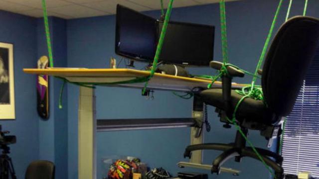 Potret Orang Kena Prank di Kantor ini Kocak Banget, Idenya Ada-Ada Saja