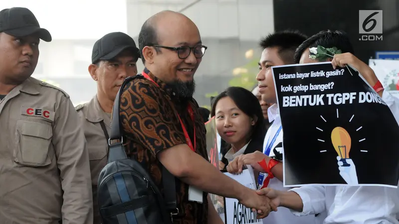 Kembali Ngantor, Novel Baswedan Disambut Aktivis dan Pegawai KPK