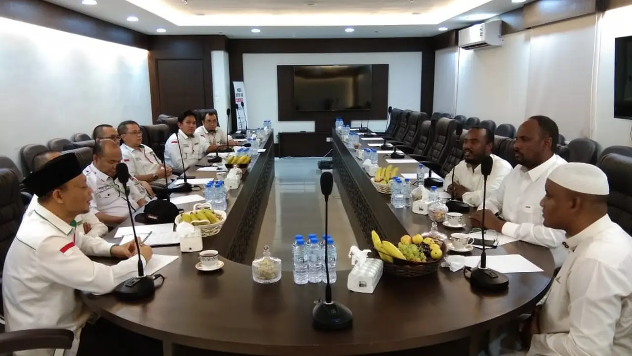 Ketua Misi Haji  Somalia Umar Faruk, saat berkunjung ke Kantor Urusan Haji Indonesia Daerah Kerja Makkah, di Makkah. Dok Kemenag