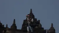Pria ini Panjat Candi Borobudur untuk Selfie (Info Cegatan Jogja)