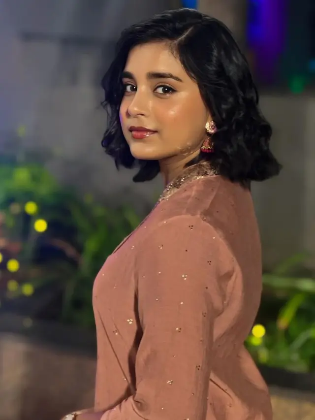 Pesona Sumbul Touqeer yang Selalu Mencuri Perhatian. (credit:instagram.com/sumbul_touqeer)