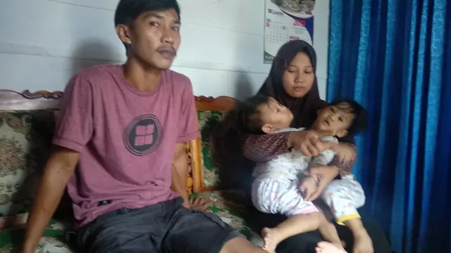 Kedua orang tua bayi kembar siam di Kendari, Jayasrin dan Selvina Dewi.(Liputan6.com/Ahmad Akbar Fua)