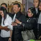 Jessica Kumala Wongso bergegas meninggal ruang sidang usai menjalani sidang vonis di PN Jakpus, Kamis (27/10). Jessica divonis 20 tahun penjara karena dinilai bersalah dalam kasus pembunuhan Wayan Mirna Salihin. (Liputan6.com/Helmi Afandi)