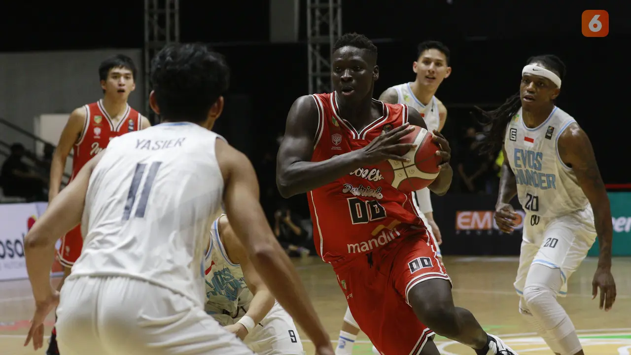 Foto: Indonesia Patriots Kantongi Kemenangan Perdana usai Menangkan Laga Sengit Kontra Evos Thunder Bogor di IBL 2022