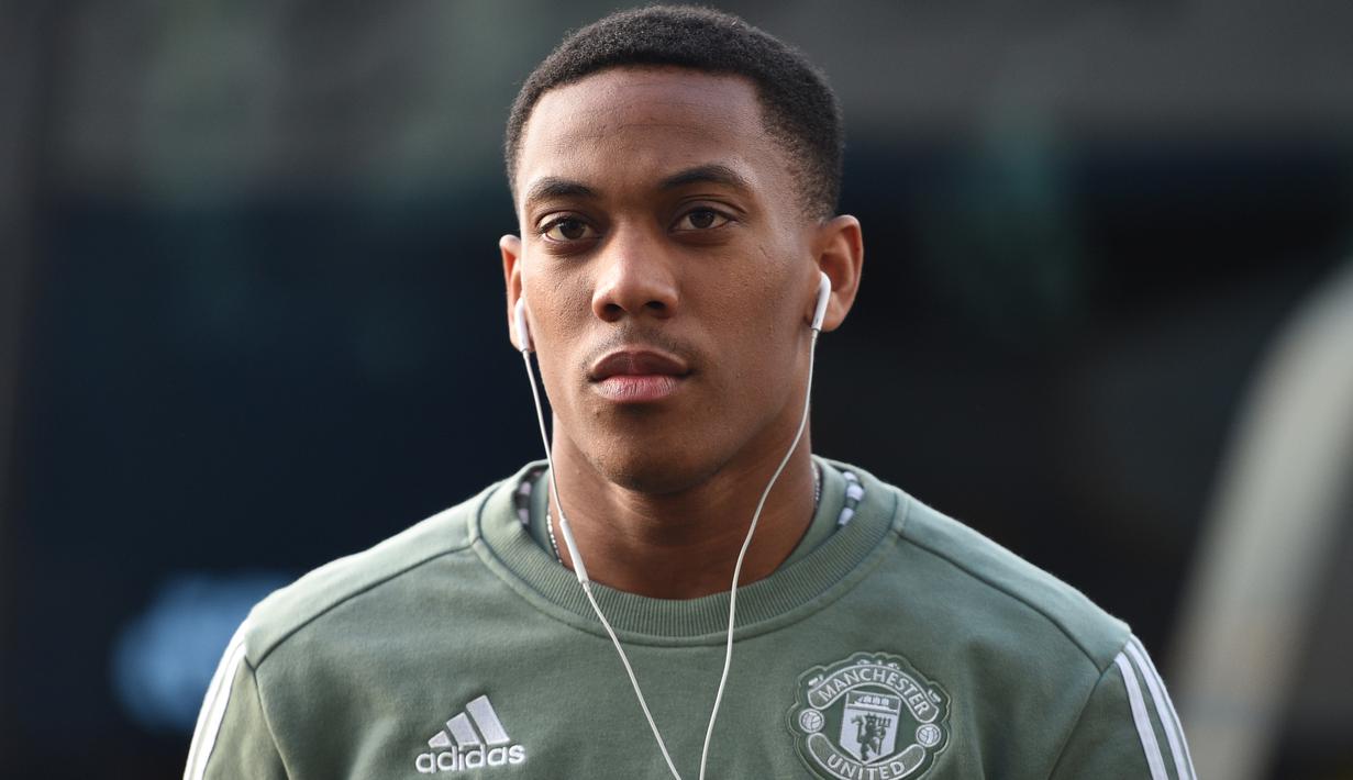 Anthony Martial kemungkinan besar akan meninggalkan Man. United menurut Mirror, Pelatih Jose Mourinho enggan menahan pemain yang ingin pergi dari klub, rumor tersebut menjadi peluang bagi Chelsea untuk mengejar Anthony. (AFP/Oli Scarff)