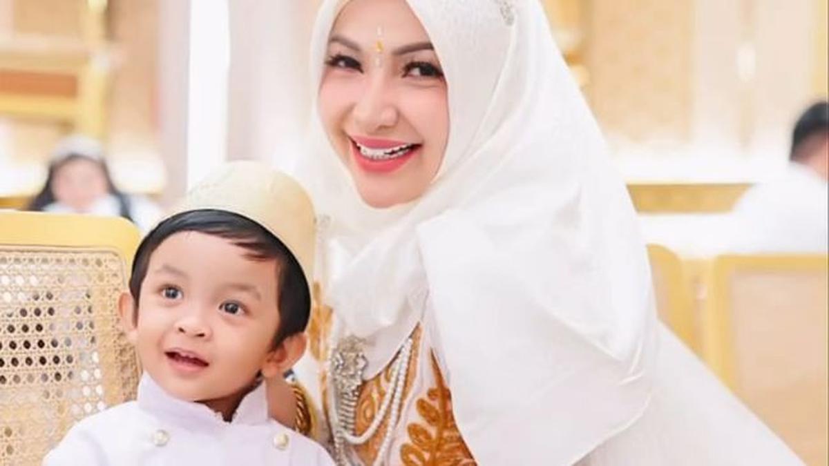 6 Potret Sulthan Putra Roro Fitria yang Kini Sudah Besar, Makin Rupawan