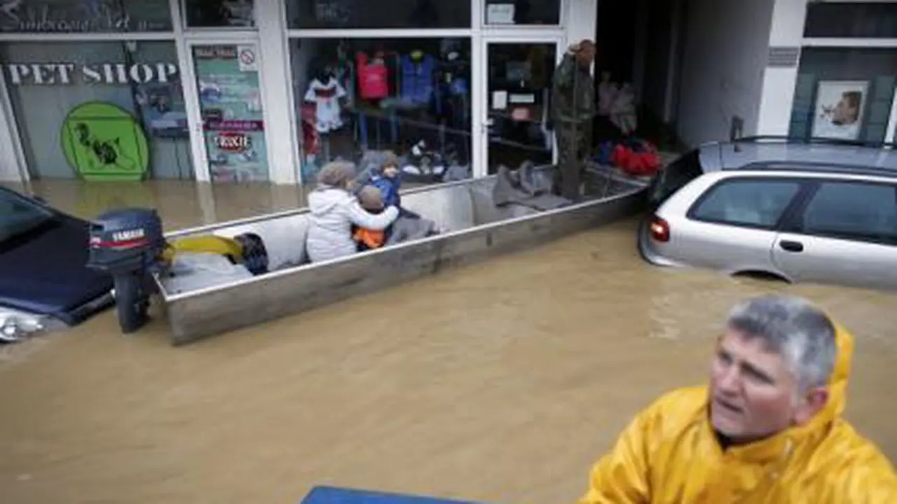Banjir Serbia-Bosnia Seperti Tsunami, 20 Warga Meregang Nyawa
