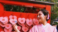 Chelsea Islan tampil cantik dan serasi mengenakan kimono (Dok.Instagram/@chelseaislan/https://www.instagram.com/p/BwhkMHhAFRD/Komarudin)