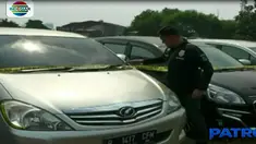 Setelah lama dan dipercaya, pelaku mengambil mobil milik korban dengan menduplikatkan kuncinya terlebih dahulu.