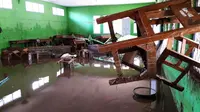 Banjir bandang menghancurkan sejumlah sekolah di Garut, Jawa Barat, Selasa malam, 20 September 2016. (Foto: Humas BNPB)