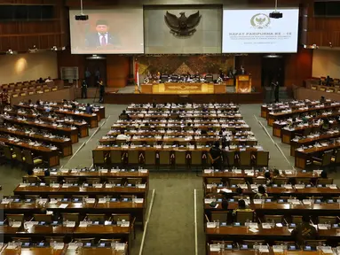 Suasana Rapat Paripurna DPR RI Ke - 18 Masa Sidang III Tahun Sidang 2016-2017 di Kompleks Parlemen, Senayan, Jakarta, Kamis (23/2). Sidang tersebut membahas Penutupan Masa Sidang dan sejumlah agenda RUU (Liputan6.com/Johan Tallo)