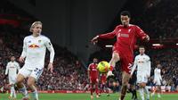 Penyerang Liverpool, Hugo Ekitike, mendapatkan peluang dalam pertandingan sepak bola Liga Inggris antara Liverpool dan Leeds United di Anfield, Liverpool, wilayah barat laut Inggris, pada 1 Januari 2026. (Darren Staples / AFP)