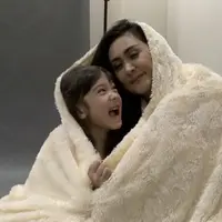 Cara Nafa Urbach mendidik anak, sedikit banyak berasal dari pengalam hidupnya.