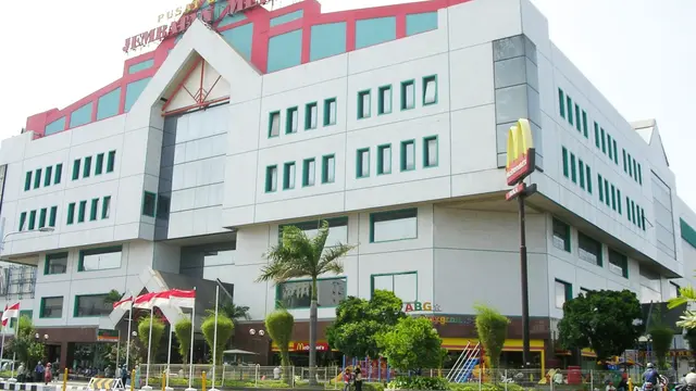 Jembatan Merah Plaza
