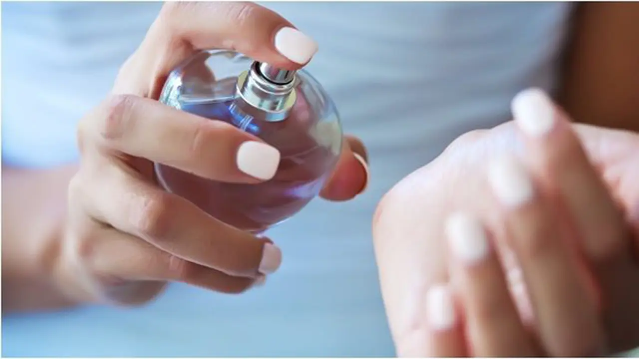 Parfum yang rusak bisa dilihat dari tanda fisiknya/copyright: thinkstockphotos.com