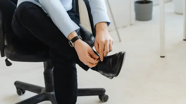 Sesuaikan Model Sepatu dengan Lingkungan Kerja