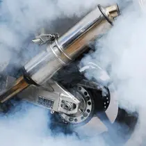 Bau menyengat dari knalpot motor bisa jadi sinyal awal kerusakan mesin yang tidak boleh diabaikan (Pixabay)