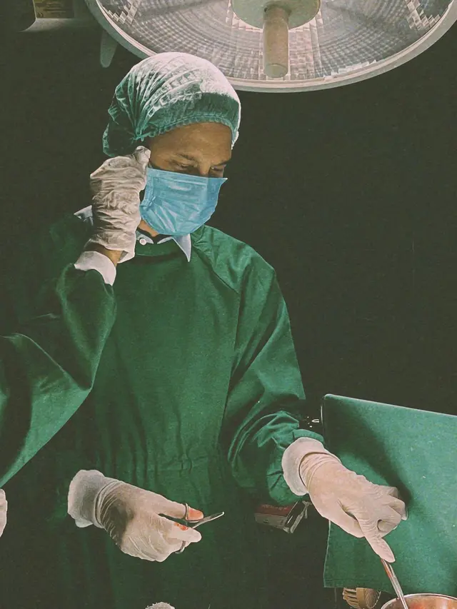 Main Sinetron Baru, Ini 6 Gaya Lucky Perdana Berperan Sebagai Dokter di Layar Kaca