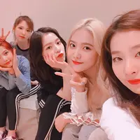Red Velvet dipastikan akan membawakan dua lagu andalan saat akan tapil di Pyongyang, Korea Utara. Seperti yang dikabarkan Yonhap News, Red Velvet sudah menyerahkan daftar lagu yang akan mereka bawakan. (Foto: instagram.com/redvelvet.smtown)
