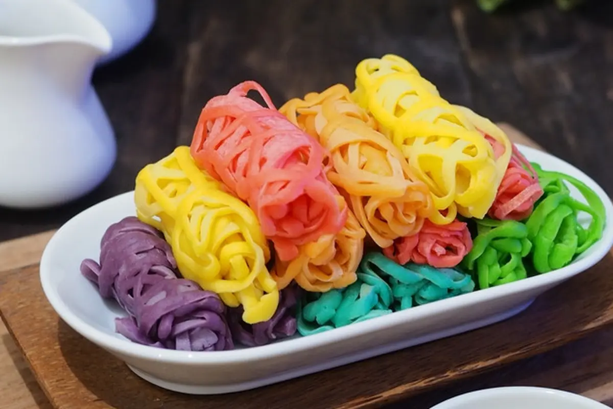 Kue jala warna-warni