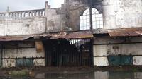Gedung Marabunta di kawasan Pelabuhan Tanjung Mas Semarang, terbakar Senin (5/12/2016)