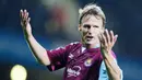 Teddy Sheringham - Pemain yang berhasil mempersembahkan treble winners untuk Manchester United pada tahun 1999 ini ternyata pernah berseragam West Ham pada tahun 2004. Sheringham menghabiskan tiga musim bersama The Hammers. (AFP/Carl De Souza)