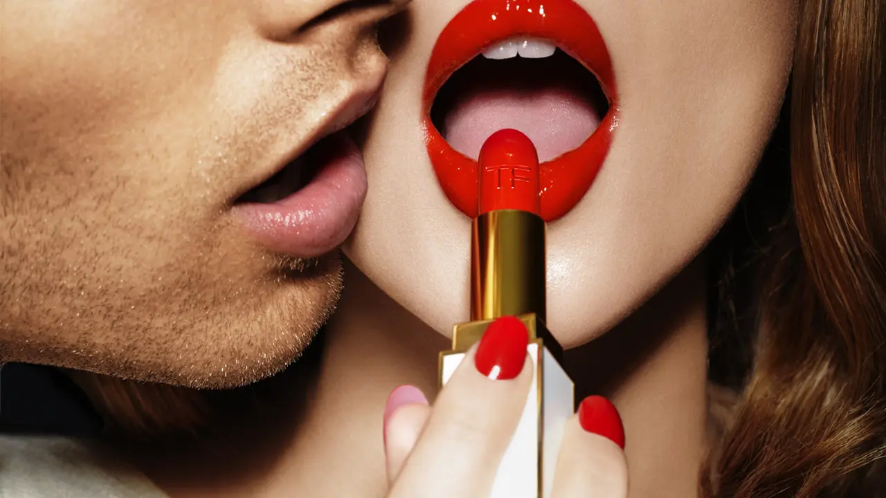 Buat Dia Makin Bergairah dengan Lipstik Merah