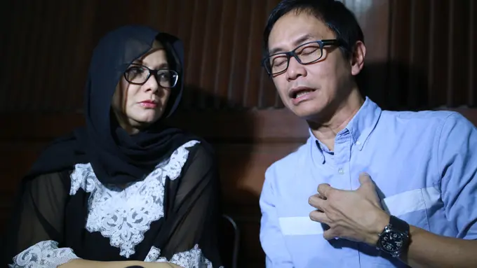 Memes dan keluarga mengiklaskan kepergian sang bunda. (Adrian Putra/Bintang.com)