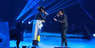 Ajang pencarian bakat Indonesian Idol 2018 telah memasuki babak Top 4. Persaingan semakin seru dari empat kontestan. Maria, Joan, Abdul, dan Ayu menunjukkan kemampuan terbaiknya. (Adrian Putra/Bintang.com)