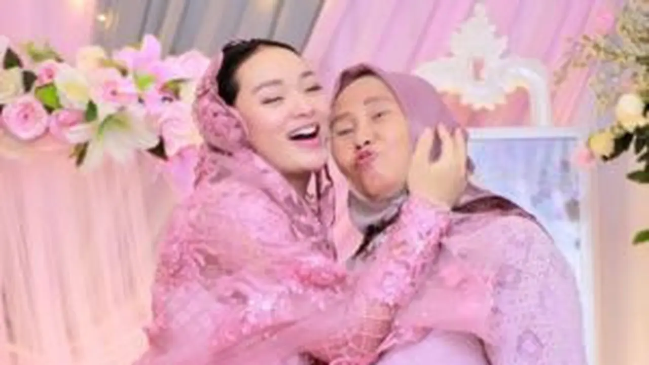 Potret hangat Zaskia Gotik dengan ibunya (Instagram/zaskia_gotix)